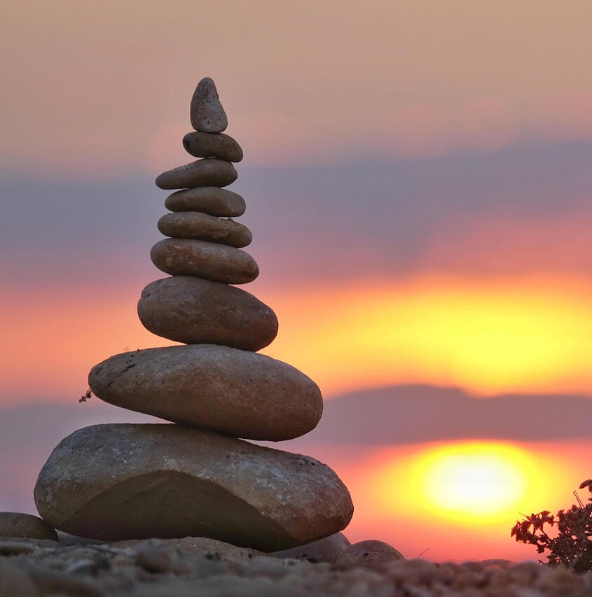 Vad är samtalsterapi? Samtalsterapi är en form av psykoterapi där man pratar med en professionell terapeut för att bearbeta tankar, känslor, beteenden och livssituationer.