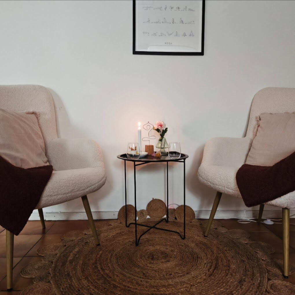 Samtalsterapi i Alingsås Hos mig finner du samtalsterapi i en varm och förtroendeingivande miljö i centrala Alingsås.